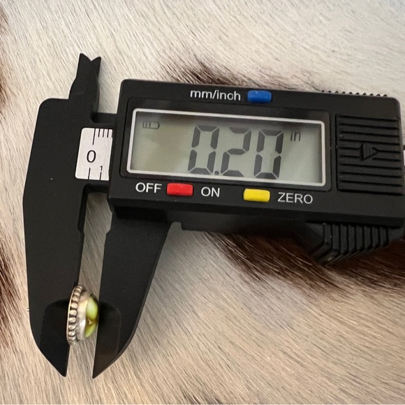 ❤️ Quality Palomino Variscite Navajo Style Teardrop Matte Sterling Stud Earrings - Picture 13 of 13